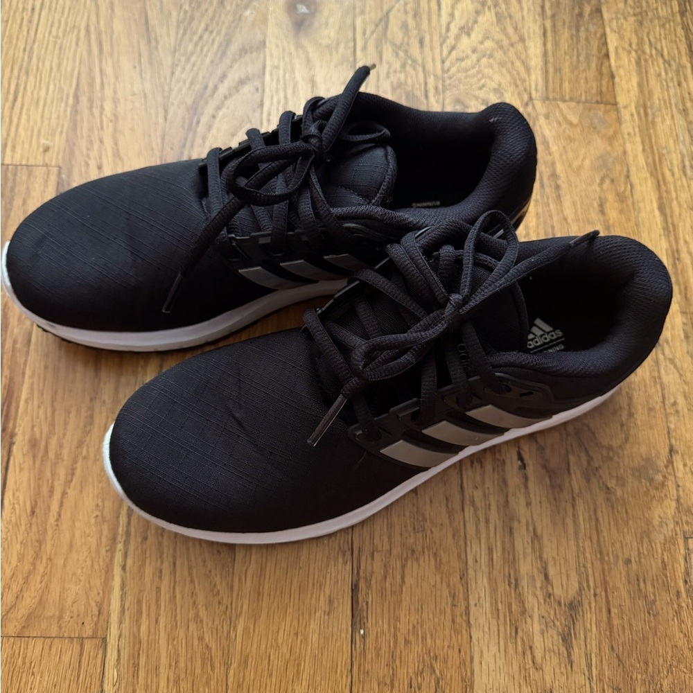 Adidas women’s sneaker size 7.5